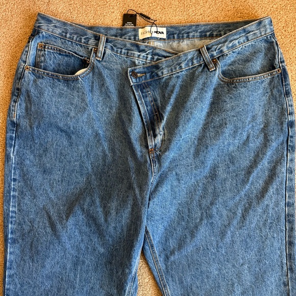 Fashion Nova Relaxed Fit Denim Jeans - Picture 2 of 4